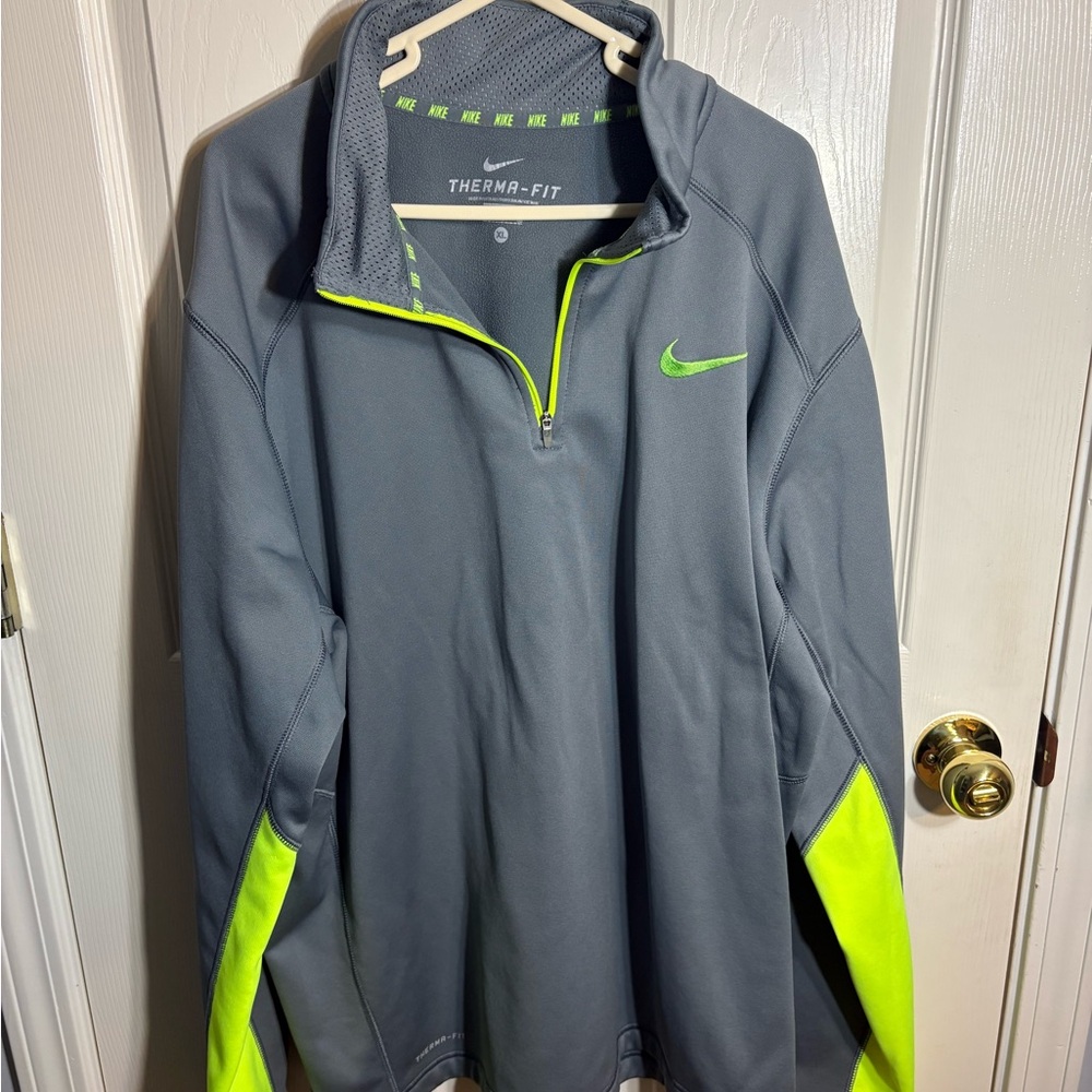 NWOT Nike Therma-Fit Gray Pullover with Neon Accents